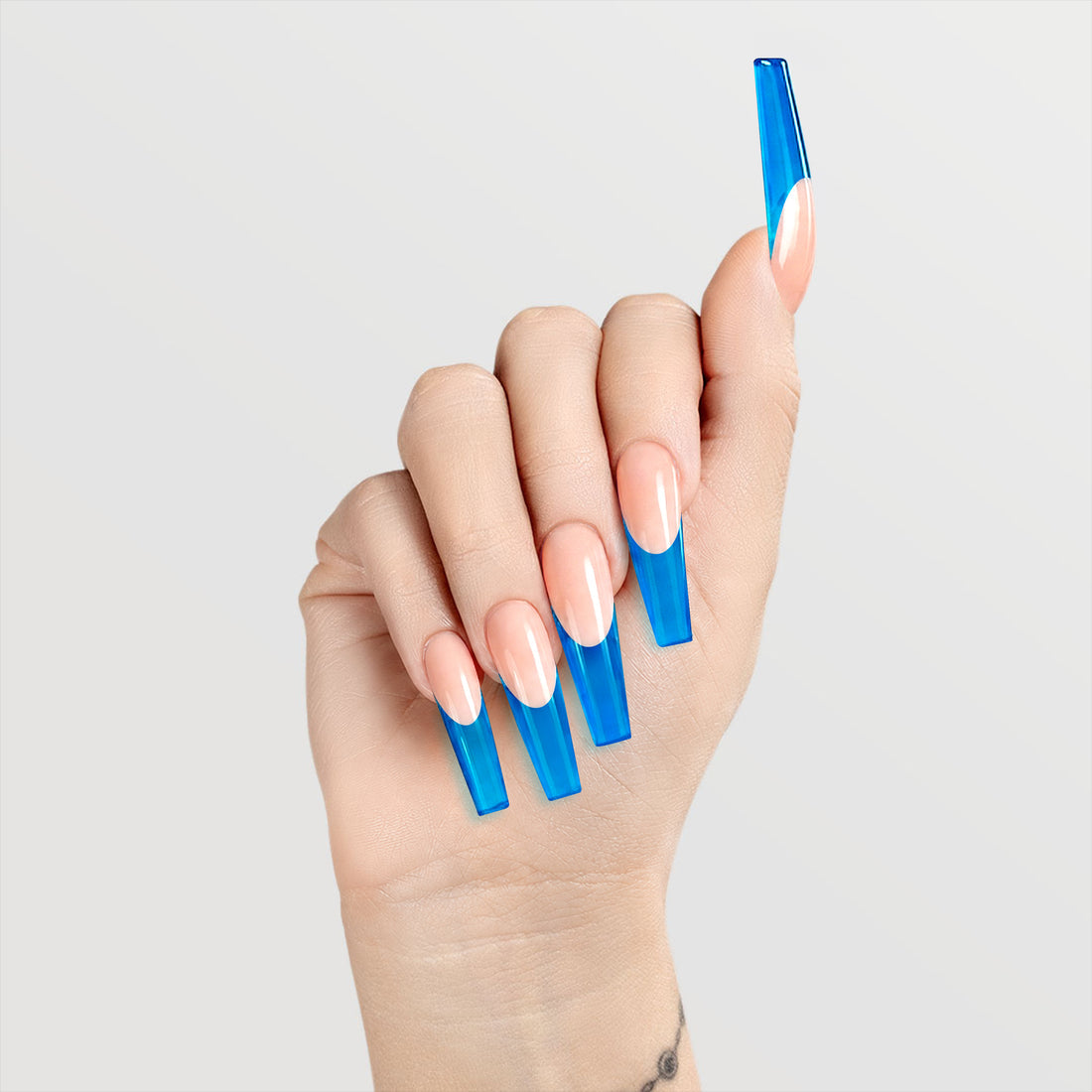 Swatch for Chaun Legend Glaze Gel Polish bottle Heart Of The Ocean LGG08 Professional gel polish, 15 ml (0.5 fl oz), featured in the Glaze Collection